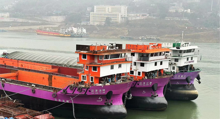 Barges transport from China inland port to worldwide