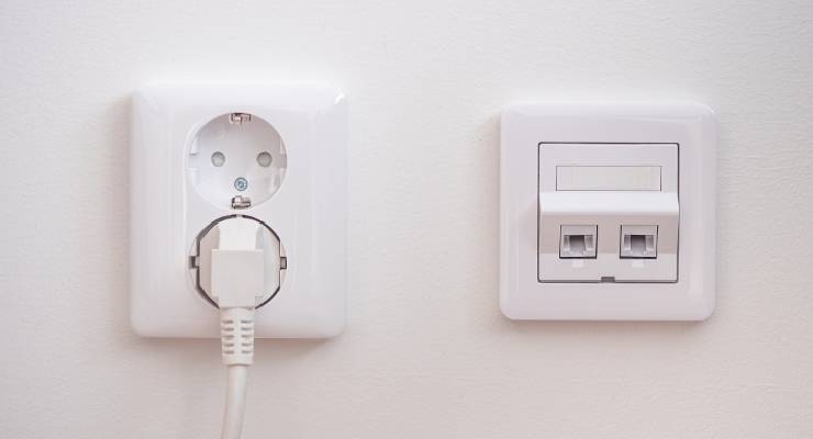 International express Socket from China to Sharjah