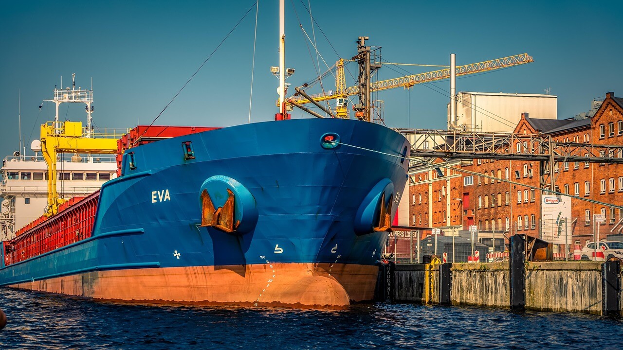 Are the import and export fees of UAE freight forwarders affected by port congestion?