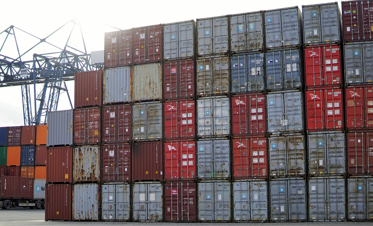 Logistics and shipping solutions for transporting hardware tools to Dubai