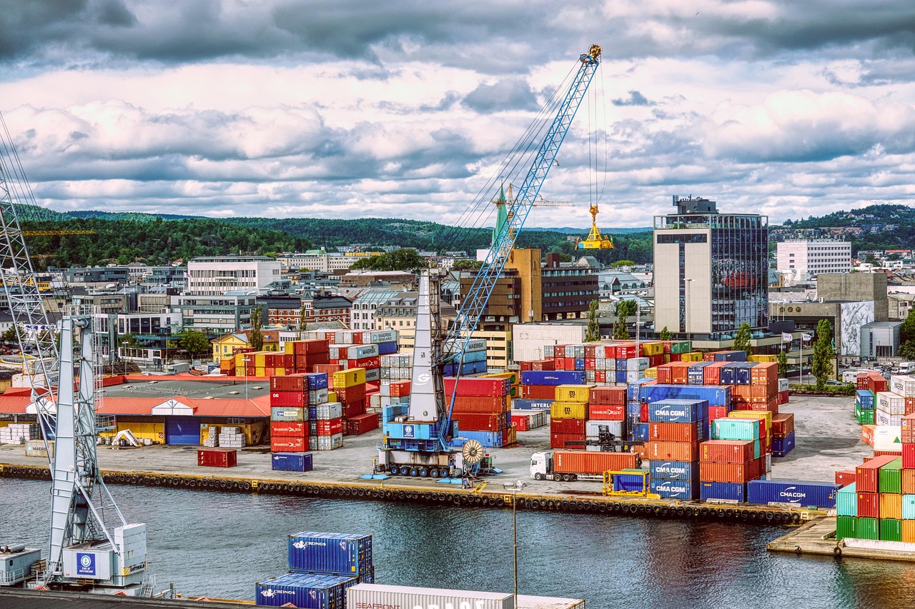 How do freight forwarders quote for air freight to Dubai to shipping mechanical equipment by air?