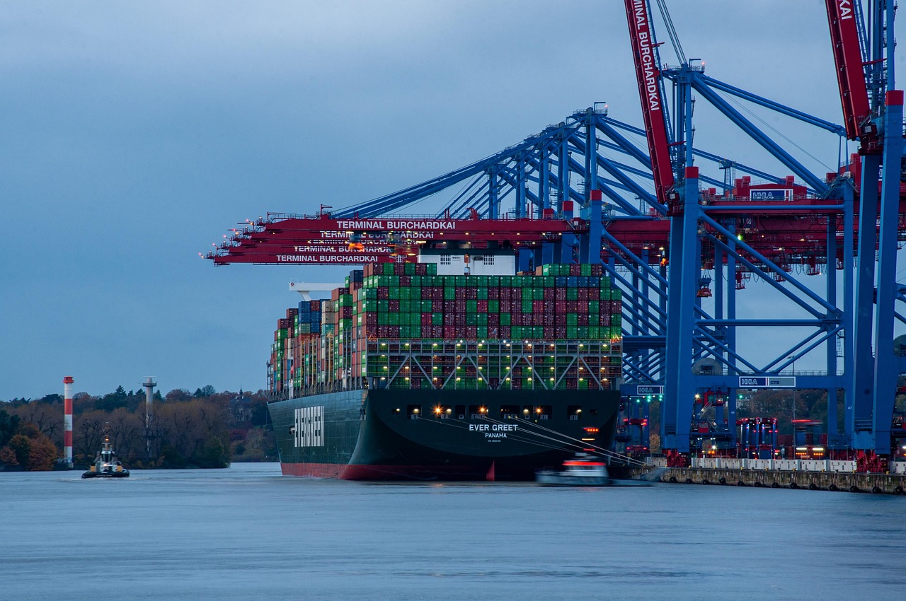 What are the key points for a freight forwarder to operate the air shippingation of aerospace equipm