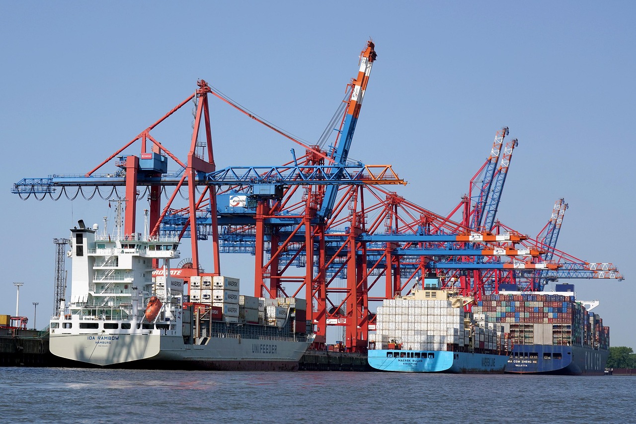How to package plastic products shipped by sea freight LCL to Dubai?