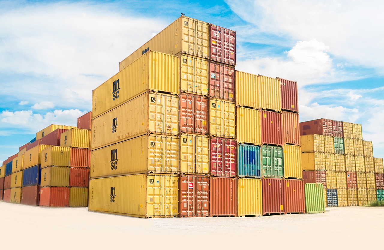 What are the global freight, transportation, and trading services from China to Dubai?