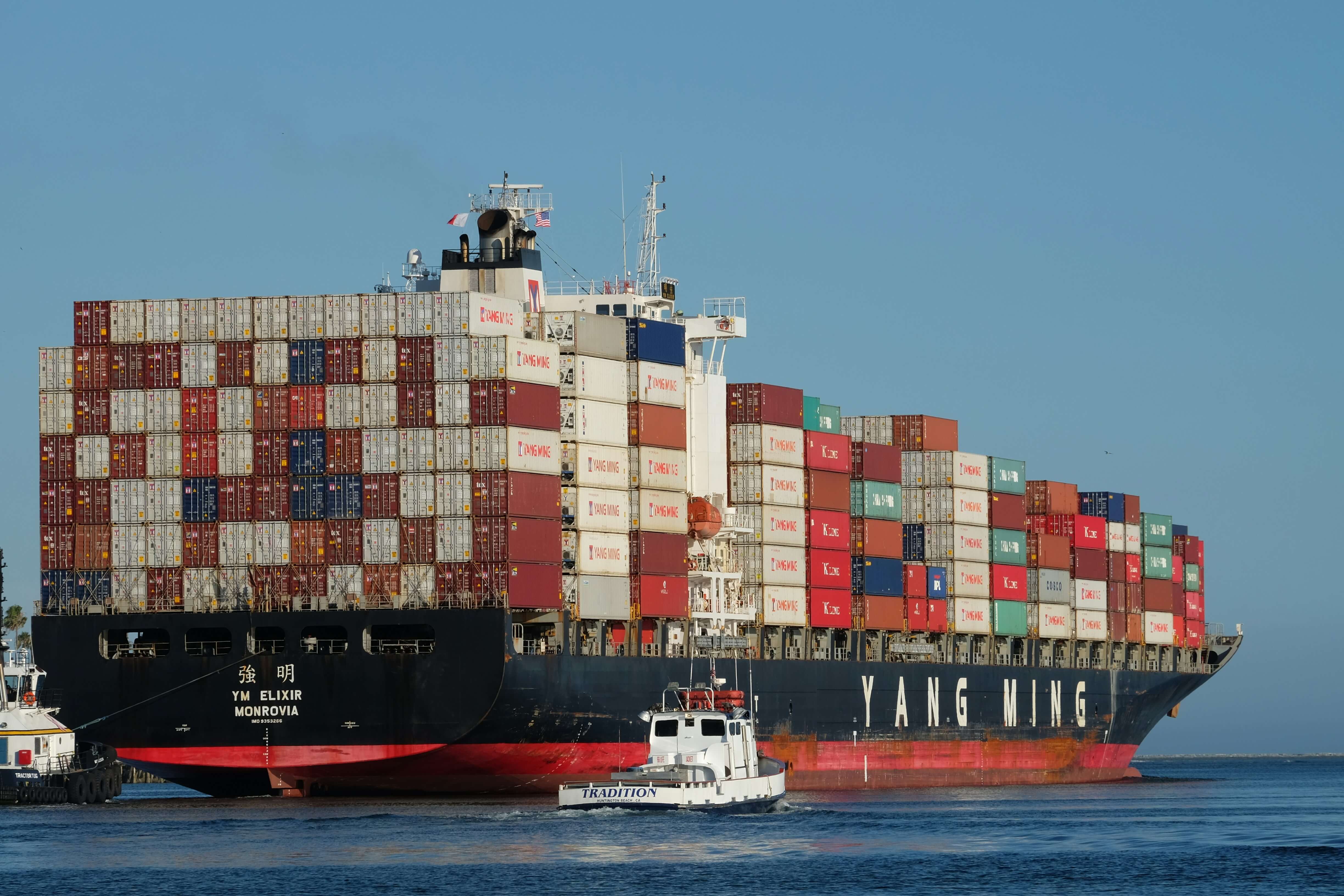 How to choose a freight forwarder for delivering hazardous chemicals to Dubai?