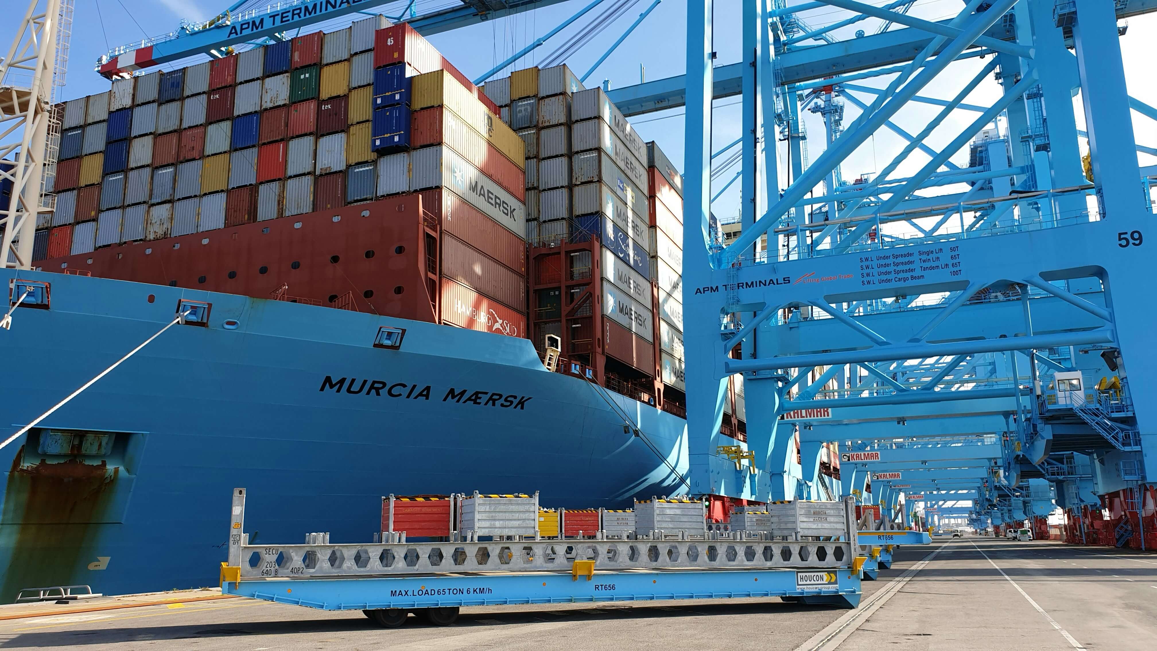 How to air freight optical instruments to Dubai for international shipping?