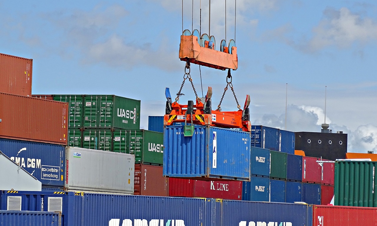 Guide to Transporting Toxic and Hazardous Chemicals to the United Arab Emirates through Freight Serv