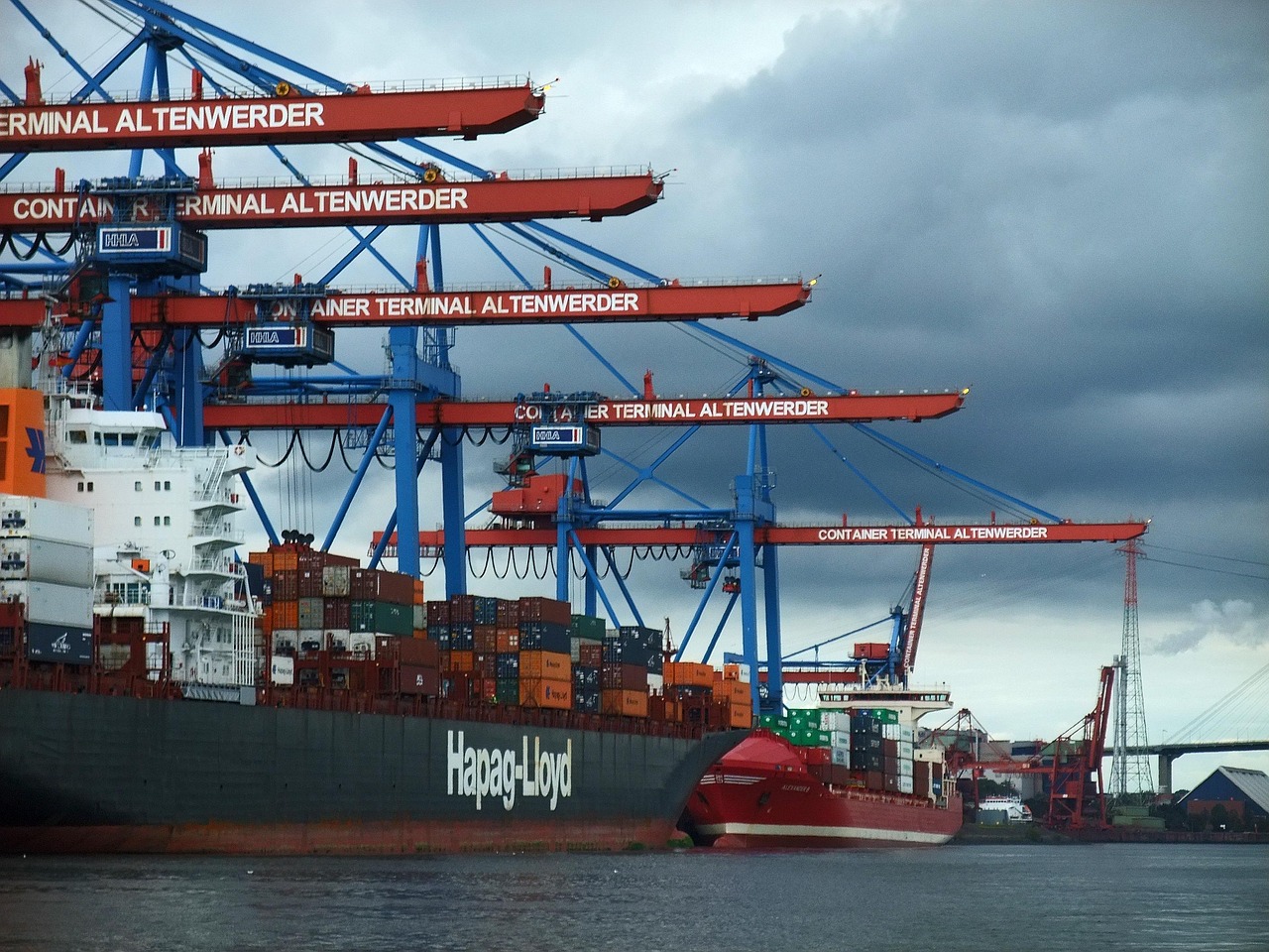 How to operate sea freight (LCL) for UAE companies importing from China?