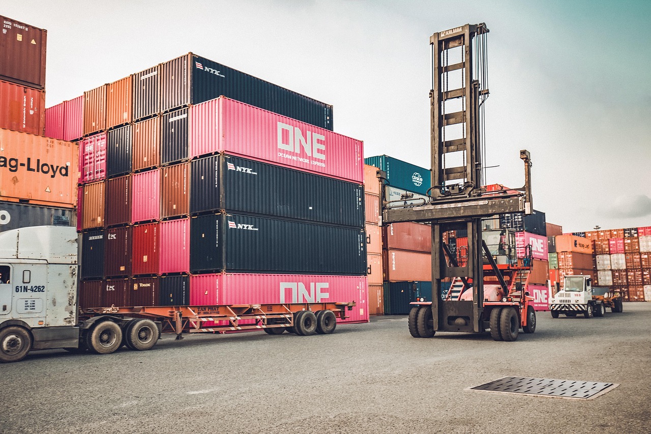 How to achieve safe shipping of dangerous goods from China to the United Arab Emirates?