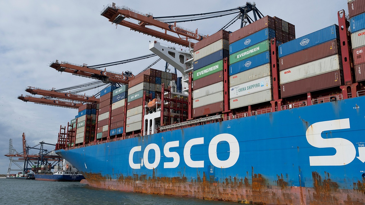 How to calculate the shipping cost for shipping mechanical equipment to Dubai through international 