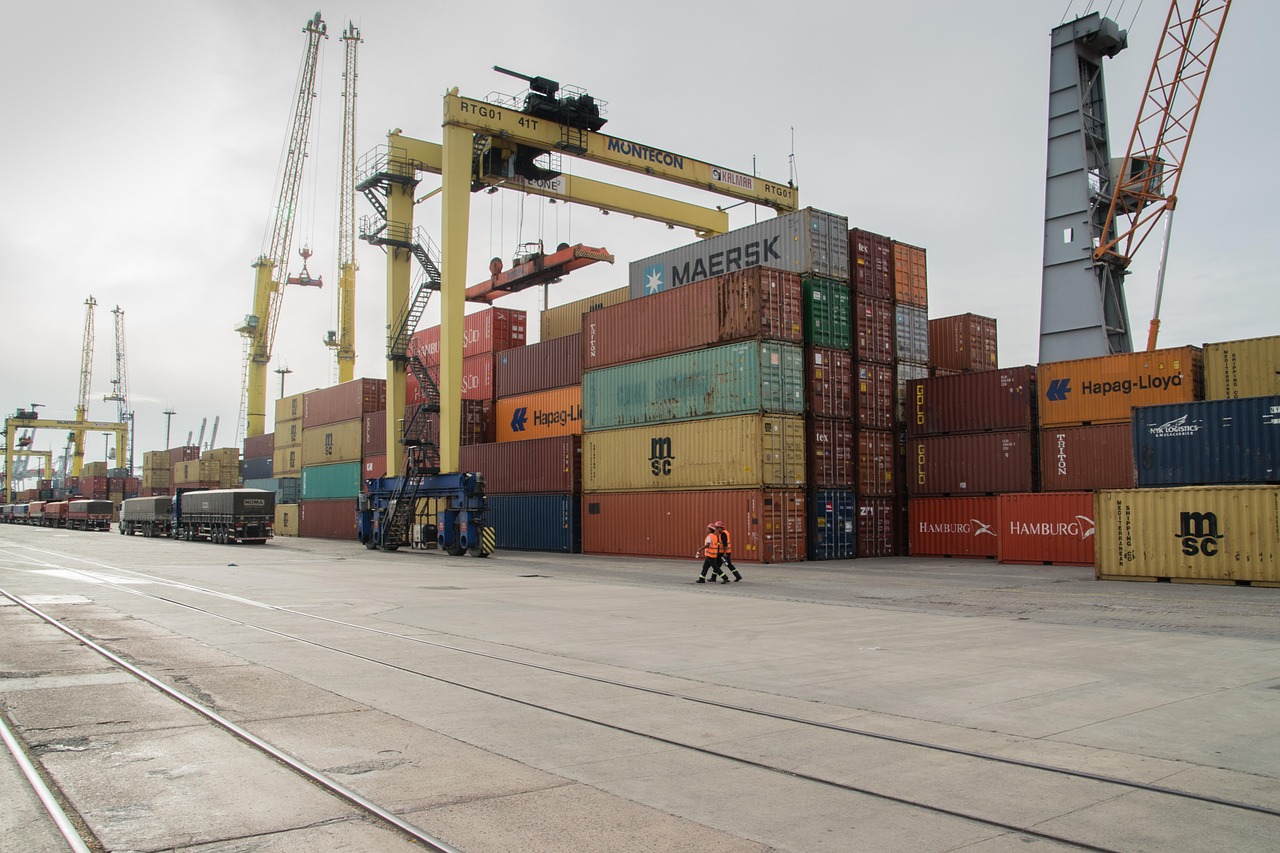 International freight options for shipping fertilizers from China to the United Arab Emirates