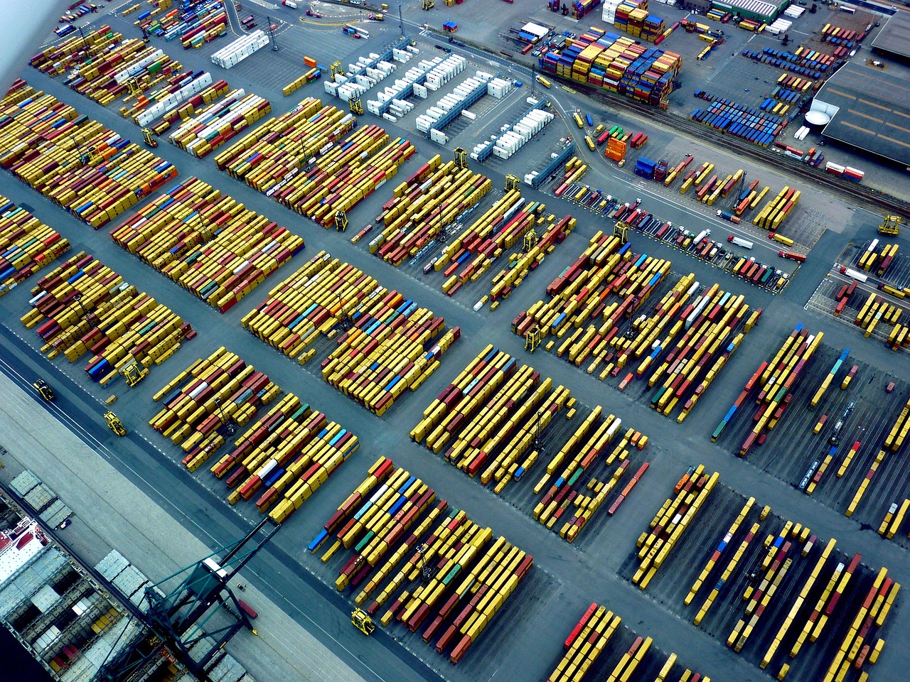 How does warehousing operate in Dubai Petroleum International Freight?