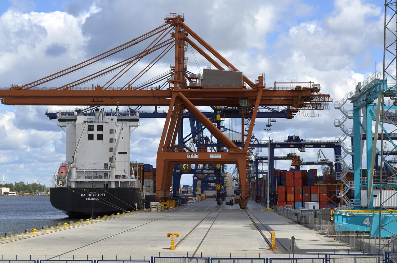 How to ensure the safety of goods shipping from China to the United Arab Emirates?